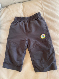 Pantalons extérieurs gris foncé (mi-saison) taille 12 mois (C238