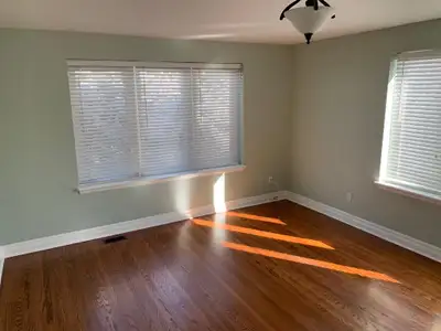 6 BEDROOMS AND 2 WASHROOMS HOUSE FOR RENT IN OAKVILLE