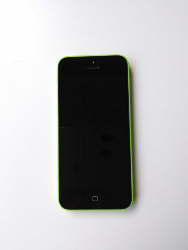 Iphone 5C 100 $ Vert. Collectionneur. Coque d dans Téléphones cellulaires  à Ville de Québec - Image 2