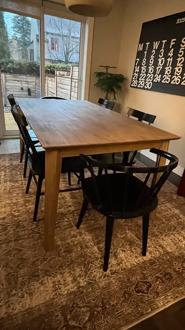 Acacia wood dining table in Dining Tables & Sets in Ottawa - Image 3