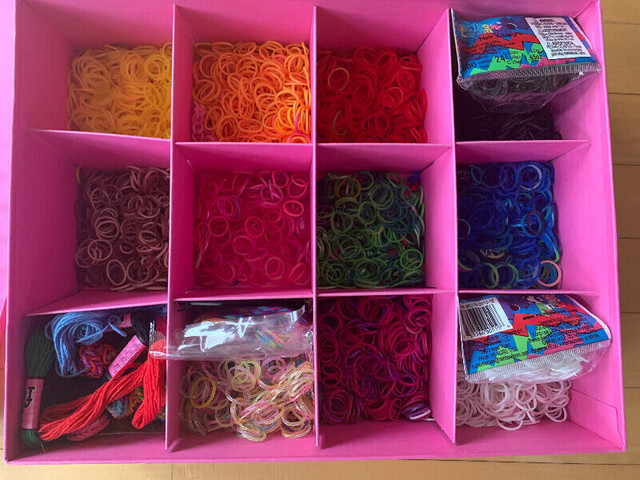 Boîte d’élastiques et rainbow loom - kit pour fabriquer bracelet dans Loisirs et artisanat  à Laval/Rive Nord - Image 2