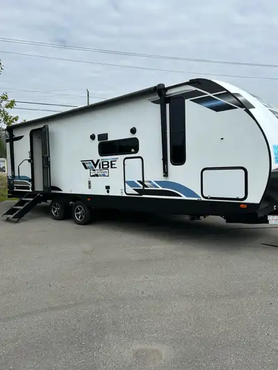 Beautiful trailer fully equiped to remain in a park or take it on the road. Great couples trailer wi...