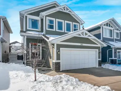 3 BDRM 2.5 Bathroom Full Single Family House, 2 car garage, fenced yard with large deck in Southfork...