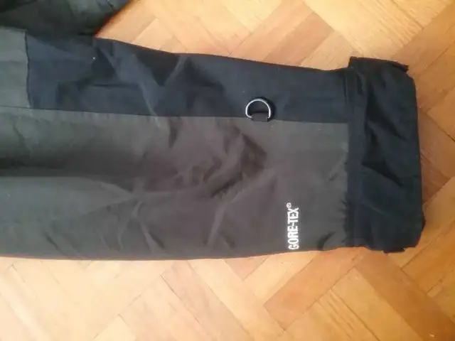 North face goretex jacket in Men's in Laval / North Shore - Image 9