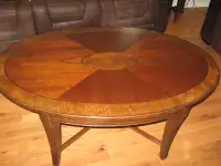 Table de salon ovale en bois
