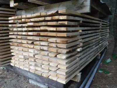 Bois de construction de dimensions variées pour tout genre de projet: Planches de 3, 4 ,5, 6, 7, et...