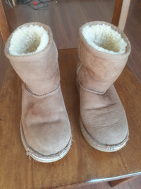 Ugg boots size 13 child