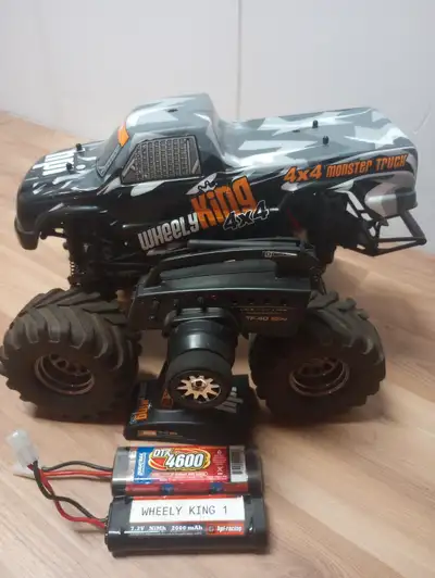 SPECIFICATIONS Length: 17 in Width: 11.7 in Height: 10 in Wheelbase: 9.4 in Drivetrain: 4WD Gear up...