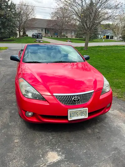 2005 Toyota Solara SLE Convertible, 6-cylinder model (3.3 Litre), power leather heated seats, power...