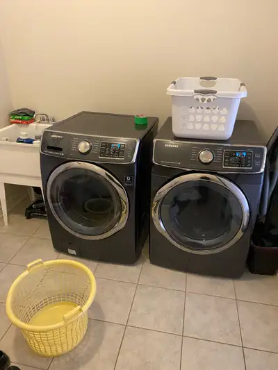 Large room for rent in Alliston (Treetops). 4 minutes away from Honda. Shared washroom and laundry....