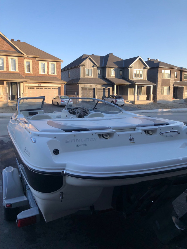 2009 Stingray 205LX - Volvo Penta 4.3L GL-J in Powerboats & Motorboats in Ottawa - Image 3