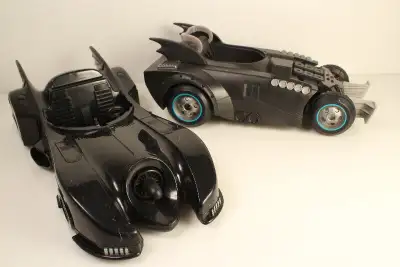 Micheal Keaton Batmobile is scruffed and scratched up-please see pics. Missing the front wind shield...