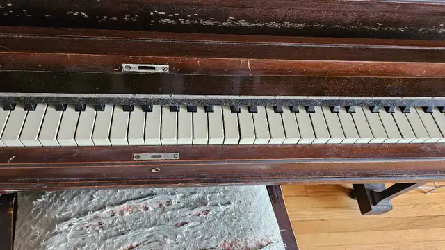 Free Upright Piano in Pianos & Keyboards in City of Toronto - Image 2