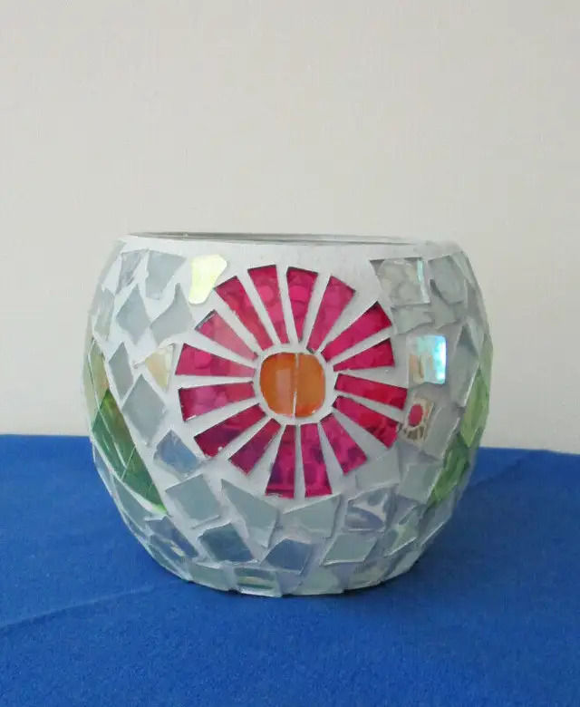 STAINED GLASS MOSAIC VASES - 2 in Arts & Collectibles in Belleville - Image 3