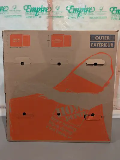 2 boxes available $15 each Good condition For screens up to 40” Includes foam corner cushions ** Pic...