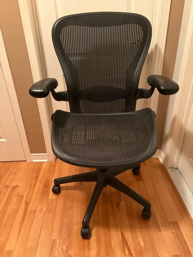 chaise ergonomique herman miller aeron sizw C in Chairs & Recliners in Longueuil / South Shore - Image 2