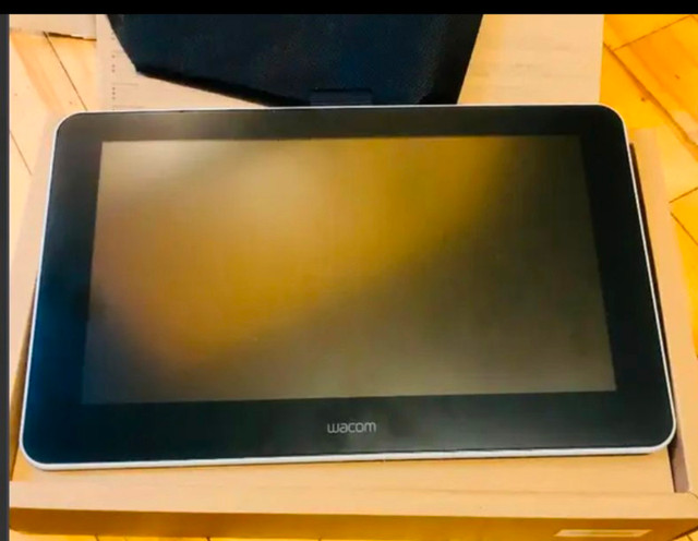 WACOM One Creative Pen Display | Drawing Tablet | Like New in iPad & Tablet Accessories in City of Toronto - Image 4