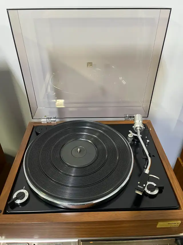 Vintage Sony Turntable in Stereo Systems & Home Theatre in City of Toronto - Image 3