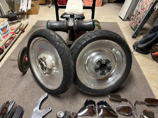 2006 Harley Davidson Vrod tins and other parts in Motorcycle Parts & Accessories in Sudbury - Image 11