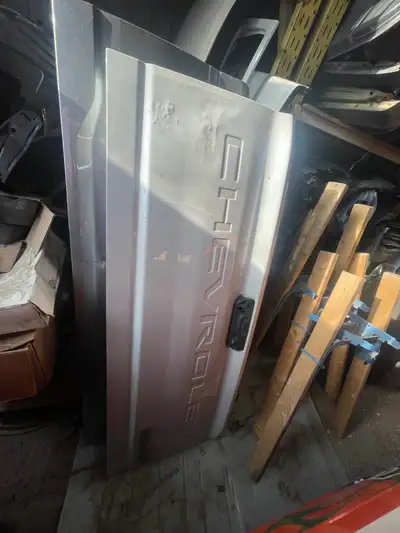 Selling a used Chevrolet Silverado high country tailgate will fit 2019-2023 this gate has the power...