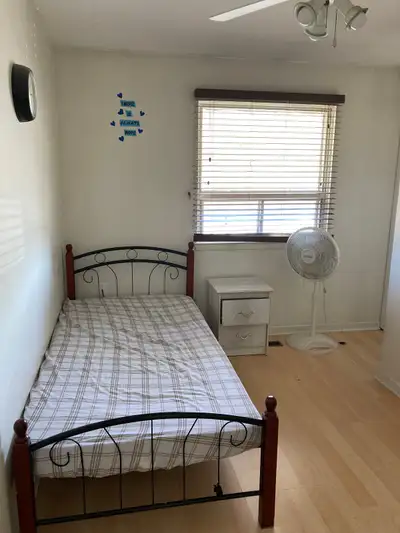Room for FEMALE vegetarian student or working female on rent. Close to University of Toronto Scarbor...