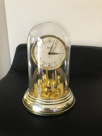 Vintage Ergo 8day winding mantle clock. 6”tall.