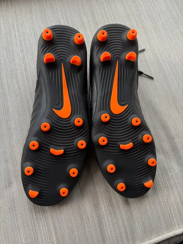 Nike Tiempo Black & Orange Cleat in Soccer in Oshawa / Durham Region - Image 3