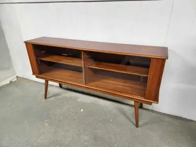 Mid-Century Teak Danish glass buffet/display cabinet, 2 glass doors that slide perfectly and 2 wood...