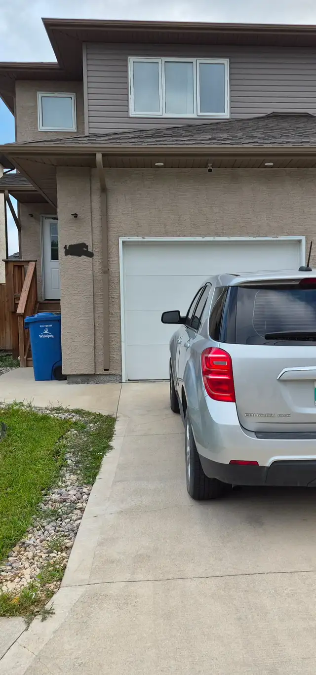 3 Bedroom 2.5 Bathroom House - Regent Winnipeg