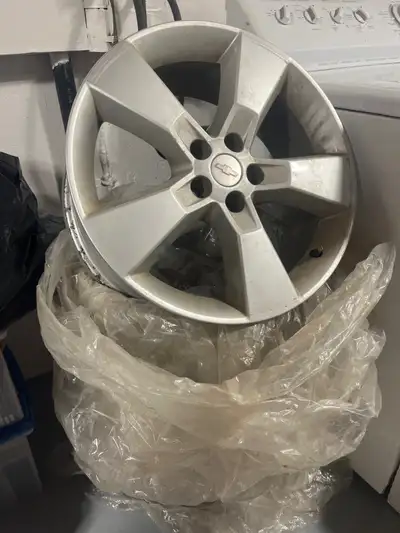Were used on a Chevrolet Trax. Bolt pattern is 5x105mm. Asking $120 for the set of 4. Pick-up in Kan...