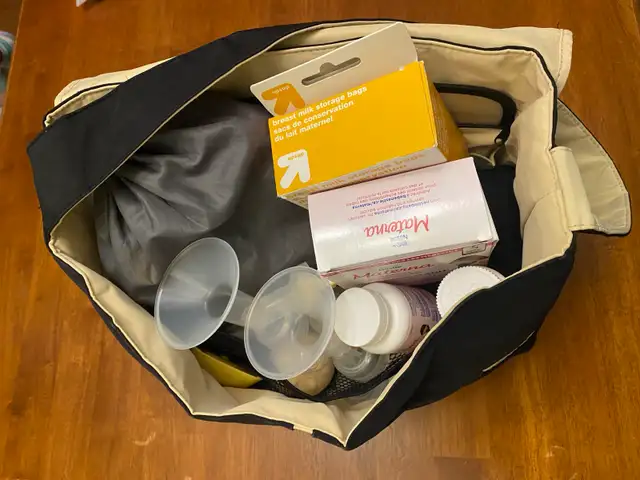 Medela breast pump plus accessories in Feeding & High Chairs in Oshawa / Durham Region - Image 6