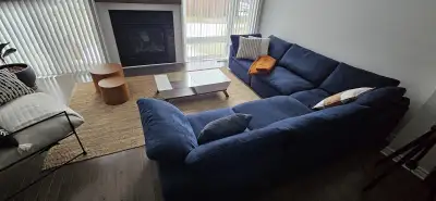 Structube modular sectional sofa (helio) In the color dark navy ,in excellent condition.