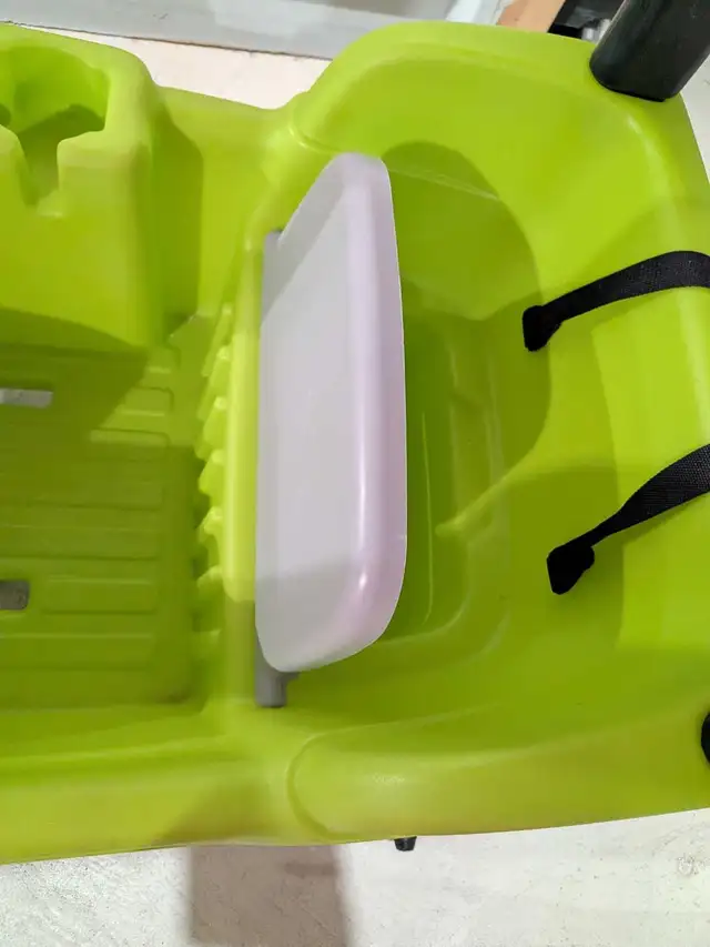 Step2 Green Wagon with Canopy, double seat, storage in Other in Markham / York Region - Image 11