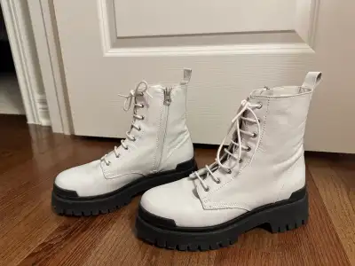L’intervalle Longport Boots, View more