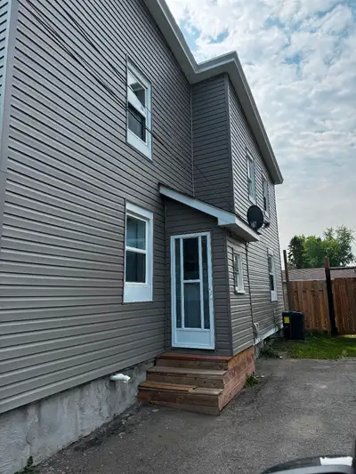 ***3 Bedroom 1.5 bath PRESCOTT, ON***