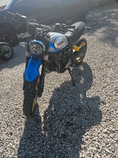 2021 with only 2200km Mint condition 519 709 3888