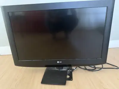 Brand: LG Model: 32LD345H Screen Size: 32 inches Type: LCD TV Resolution: 720p (HD Ready) Manufactur...