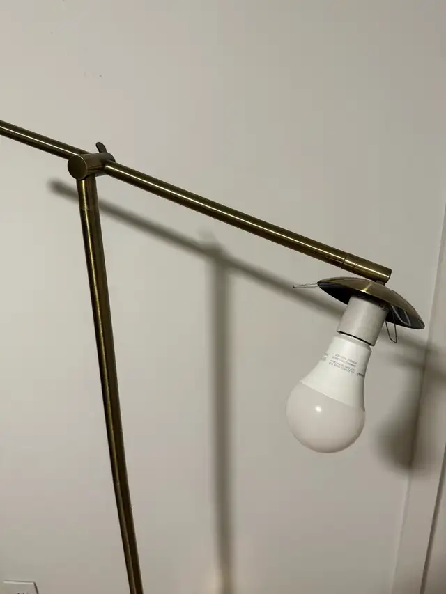 Floor Lamp in Indoor Lighting & Fans in City of Halifax - Image 3