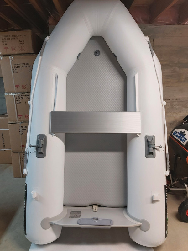 Light 7.5-foot inflatable boat. Only 31 lbs. in Canoes, Kayaks & Paddles in Tricities/Pitt/Maple