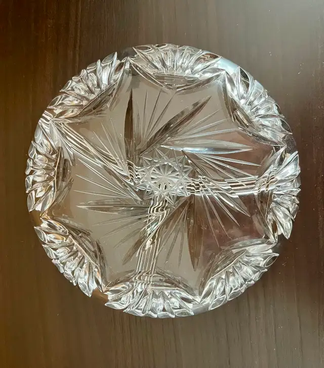 Vintage 1960s pinwheel crystal service dishes in Arts & Collectibles in City of Montréal - Image 6