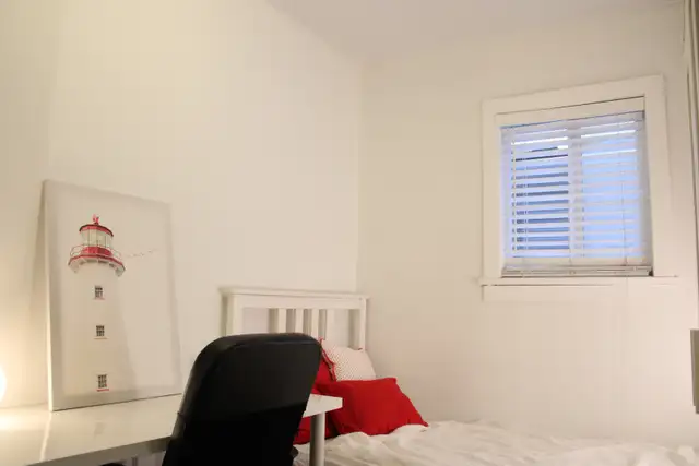Kits Furnished 1st Floor 3BR Unit Near UBC/Downtown Express Bus in Long Term Rentals in Vancouver - Image 11