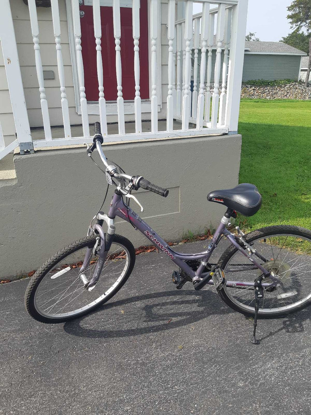 Schwinn Comfort Bike  in Cruiser, Commuter & Hybrid in Cape Breton