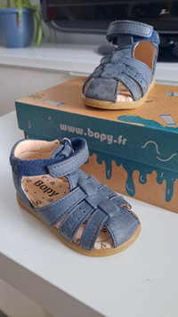 Sandales en cuir véritable pour bébé gr.19