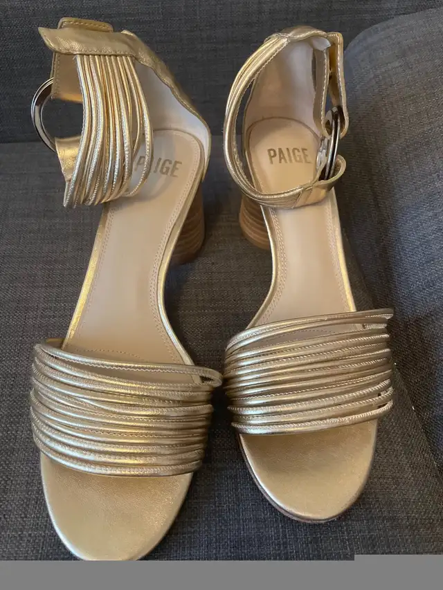 Paige shoes heels size 8 in Women's - Shoes in Oakville / Halton Region - Image 3