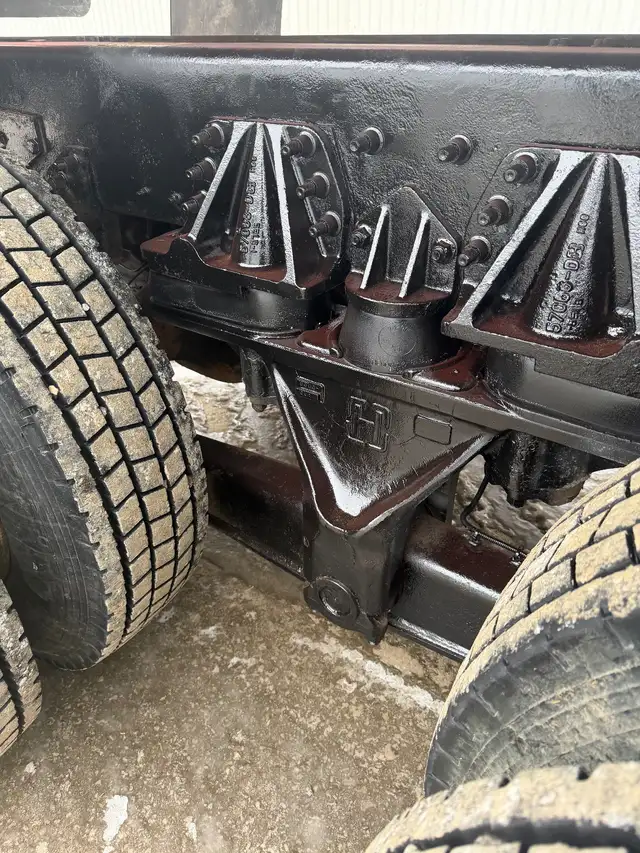 Mack Granite Dump Truck in Heavy Trucks in Oshawa / Durham Region - Image 9