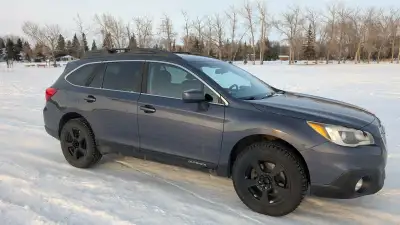 Well-maintained 2017 Subaru Outback 2.5i AWD with approximately 141,000 km. Reliable vehicle and exc...