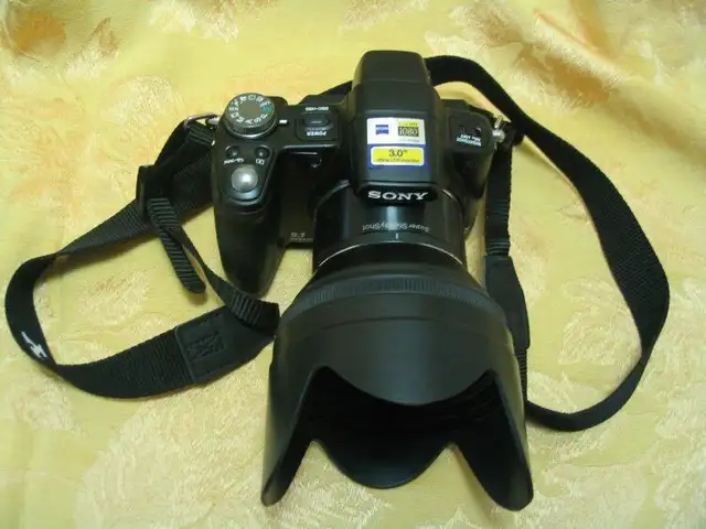 Camera -Sony CyberShot DSC-H5062864360990723124