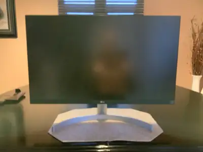 LG 27 inch 4K 27UK600-W monitor in good condition., View more