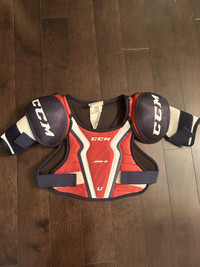 Épaulette / chest protector (hockey) 