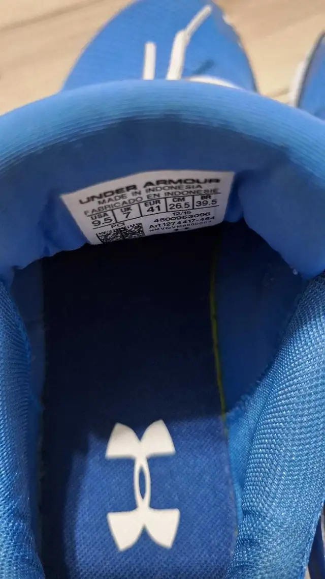 Womens 9.5 Under Armour Micro G Running Shoes in Women's - Shoes in Kitchener / Waterloo - Image 5